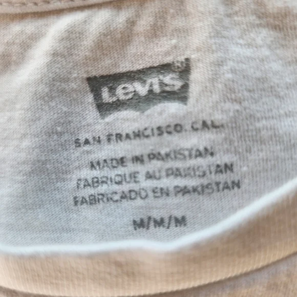 Levi's White T-Shirt - Picture 2 of 3